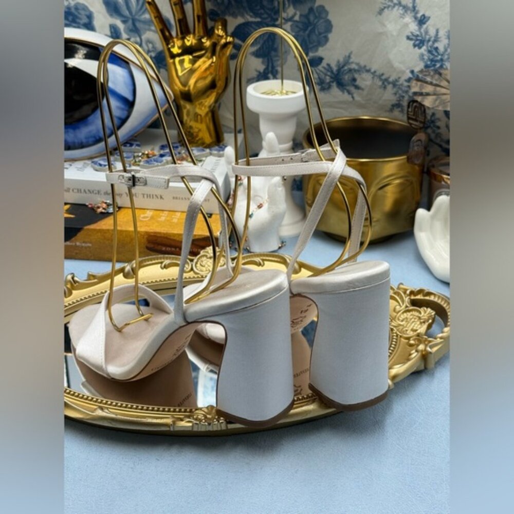🆕 LOEFFLER RANDALL 🧿 NWOB Malia Curved−Heel Sandal, 90MM/3.5 IN,Cream - Sz 6.5 - Picture 8 of 14